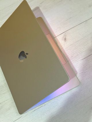 MacBook Air 15inch m4 Plata con magic mous 2