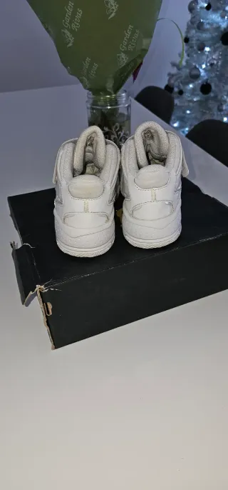 Zapatillas Jordan Blancas Talla 33