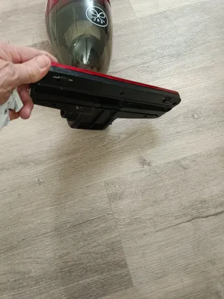 Aspiradora Vertical Roja