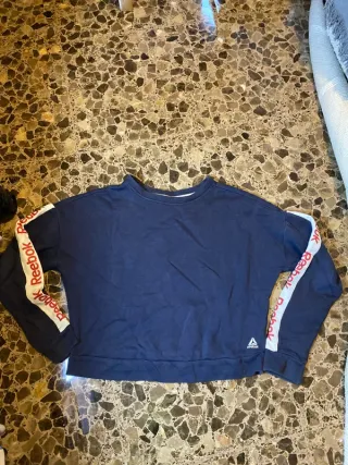 Sudadera Reebok azul con logo