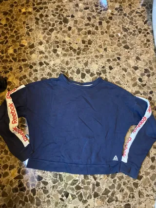 Sudadera Reebok azul con logo