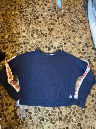 Sudadera Reebok azul con logo