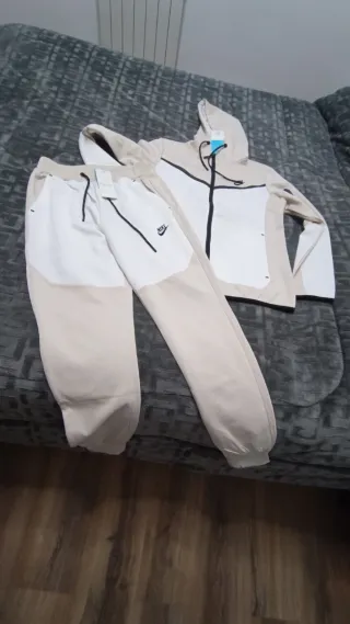 Set sportivo donna beige e bianco