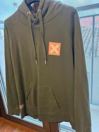 Sudadera verde con logo