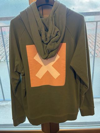 Sudadera verde con logo