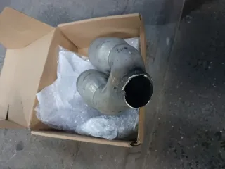 Cola de escape doble coche