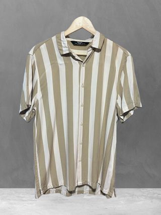 Camisa Bershka rayas beige y blanco