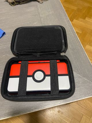 Nintendo 2DS XL edizione pokeball