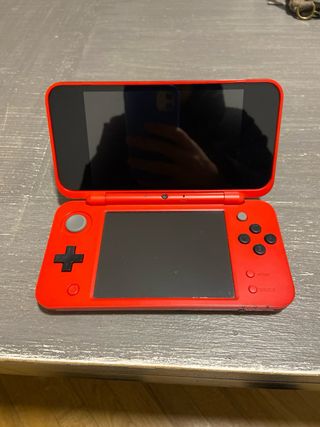 Nintendo 2DS XL edizione pokeball