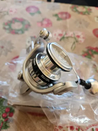 Carrete de pesca gris 30€