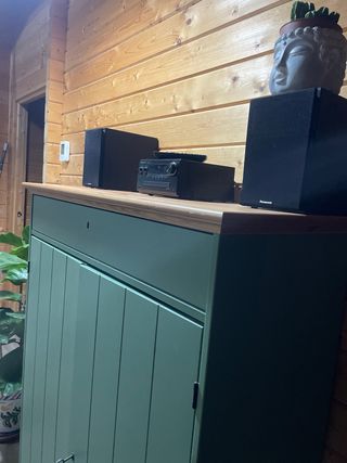 Mueble de madera verde