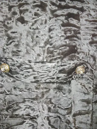 Chaquetón de astracán negro