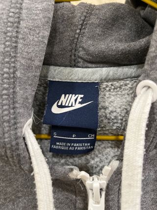 Sudadera Nike gris con cremallera