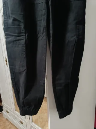 Pantalón cargo negro Bershka mujer