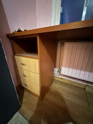 Mesa de estudio de madera