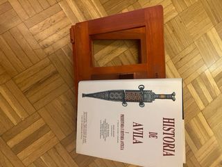 Atril. Apto para partiruras o libros