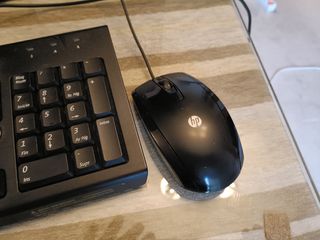 Pantalla HP + Teclado y Ratón