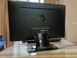 Pantalla HP + Teclado y Ratón