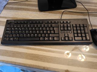 Pantalla HP + Teclado y Ratón