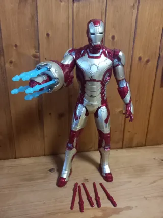 Figura Iron Man interactiva