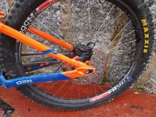 Bicicleta Mondraker Summum DH