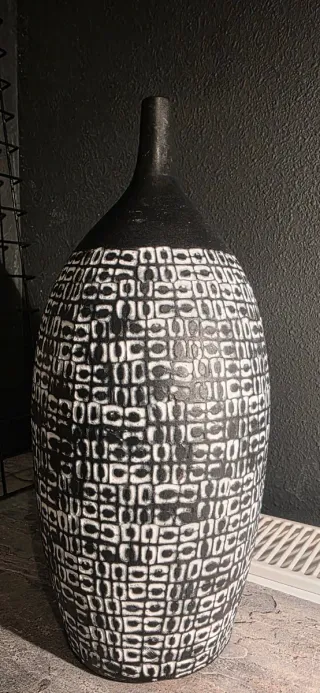 Jarrón cerámica negro y blanco