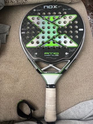 Pala Nox AT10 Genius Agustín Tapia