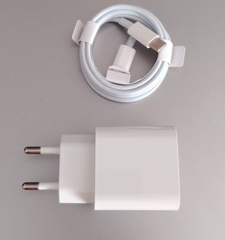 Cargador Rápido 20W compartible iPhone 17/16/15