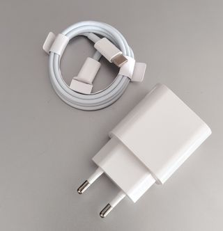 Cargador Rápido 20W compartible iPhone 17/16/15