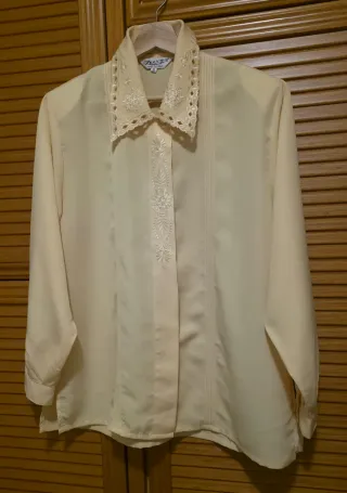 REBAJADA HOY! Bella Camisa vintage con bordados