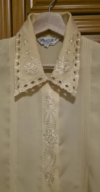 REBAJADA HOY! Bella Camisa vintage con bordados