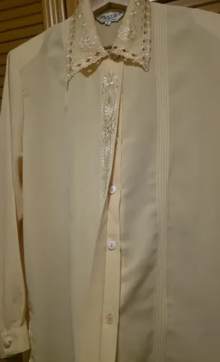 REBAJADA HOY! Bella Camisa vintage con bordados