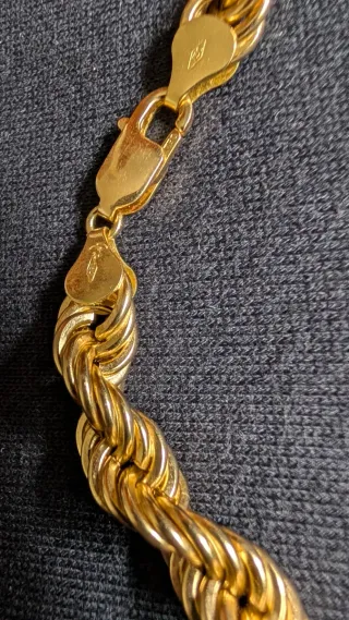 Sé vende cordón 18 k 70 largo 1 centímetros grosor