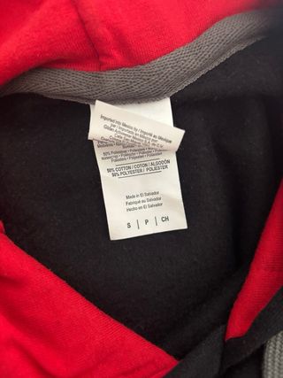 Felpa con cappuccio Ultimo nera e rossa