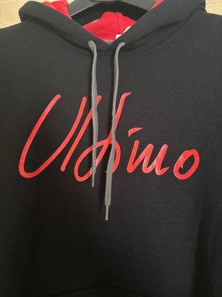 Felpa con cappuccio Ultimo nera e rossa