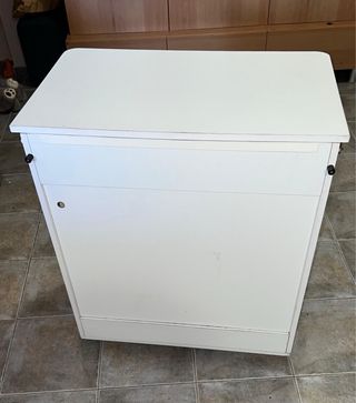 Cómoda infantil blanca con estrellas