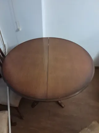 Mesa redonda extensible y 4 sillas