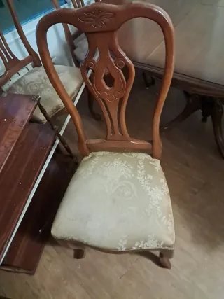 Mesa redonda extensible y 4 sillas