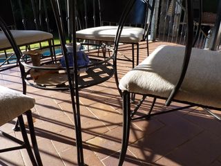 Mesa redonda y 4 sillas terraza (forja y azulejos)