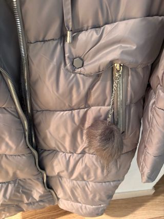 Plumífero largo mujer gris con capucha