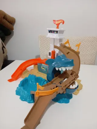 Hot Wheels Tiburón Devorador Pista