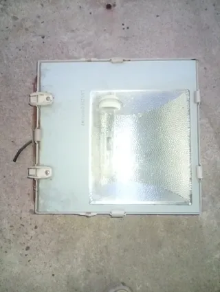 Foco luz exterior metal y cristal