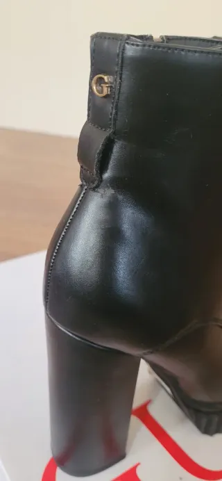 Botas Guess Negras con Cordones y Tacón