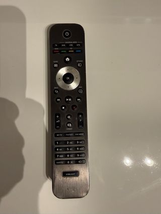 Televisor LED Philips Negro + Apple TV + soporte