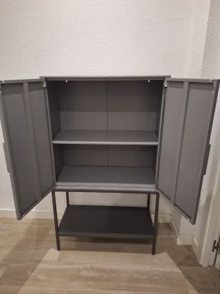 Mueble metálico gris nuevo sin usar