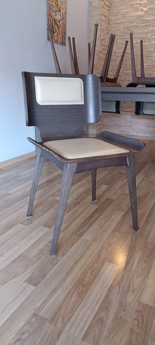 Mueble comedor de madera maziza. Diseño y calidad.