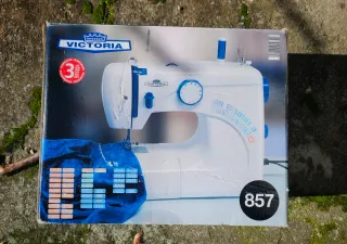 Máquina de coser Victoria 857