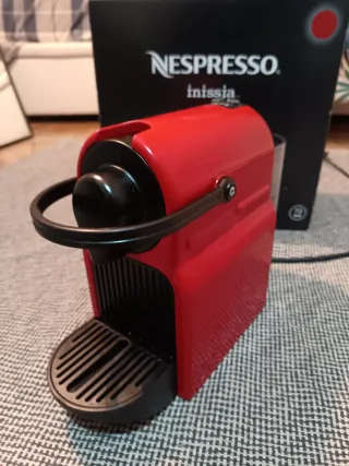 Cafetera Krups Nespresso Inissia Roja