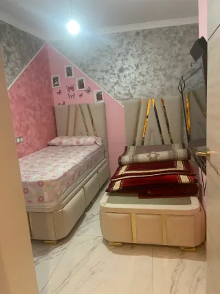 Vendo dos camas  canapé juveniles doradas y beige