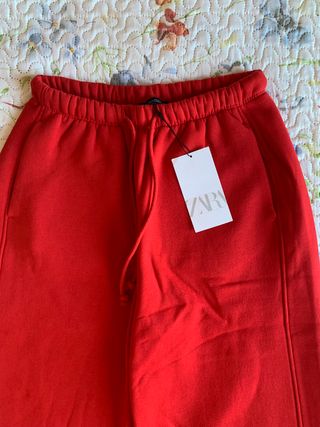 Pantalon Zara chandal oversize rojo (T. S)